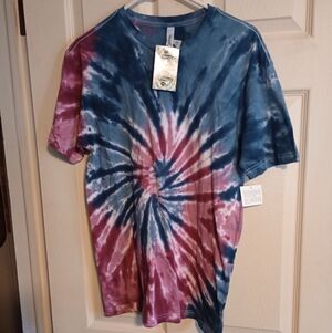 Tie-Dye Keep It Gypsy T-Shirt in Blue and Pink Size Medium